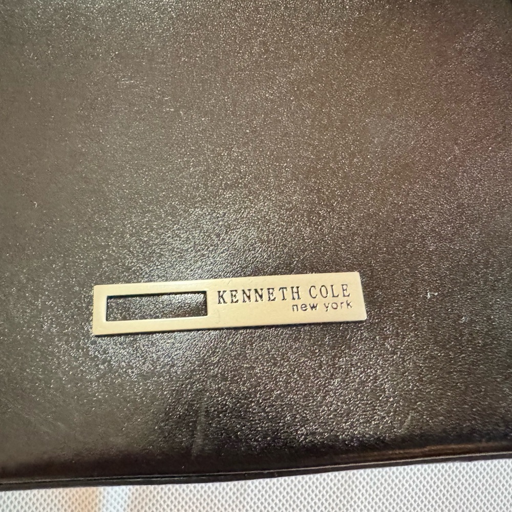 Kenneth Cole Elegant Black Shoulder Bag - Picture 2 of 11